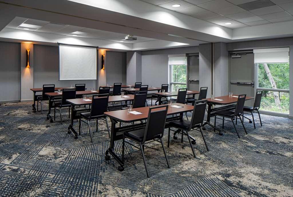 Hyatt Place Paramus 3*